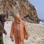 Planeta Opic, Zaius a opice na pláži před jeskyní, odchod Taylora, závěr