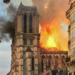 Ohnivé peklo, požár katedrály Notre-Dame, Paříž 2019